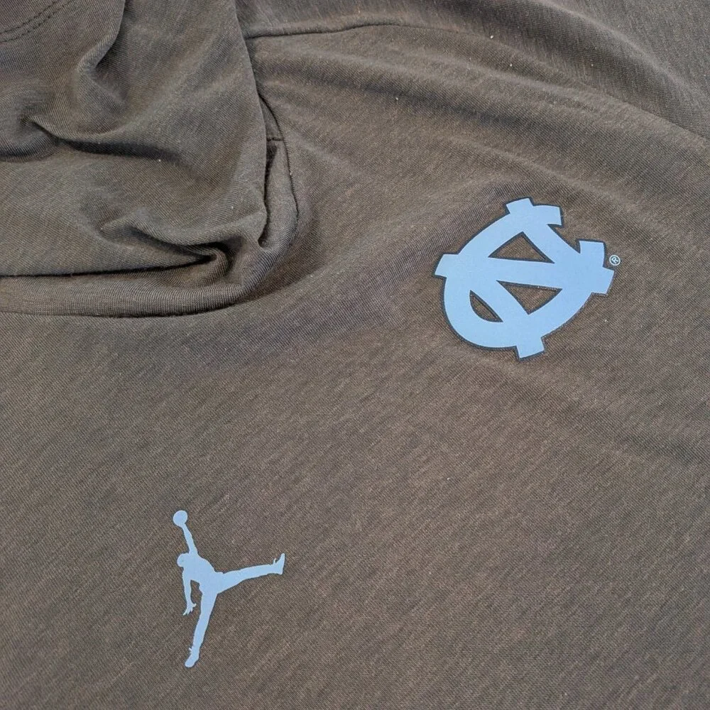 ⭐ Michael Jordan Men's N.C. Tar Heels Pullover Bala Hoodie Small